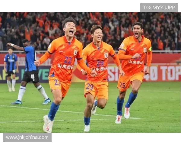 中国足球新赛季开幕前瞻：各队阵容升级实力较量引发关注