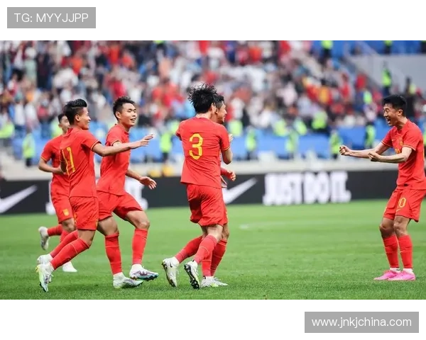 国足逆转取胜激战全场展现顽强拼搏精神引燃全国球迷热血激情