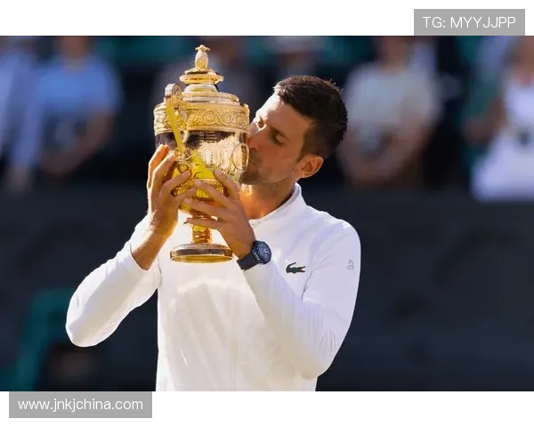 德约科维奇逆转夺冠再创历史新纪录年终总决赛展现王者风范