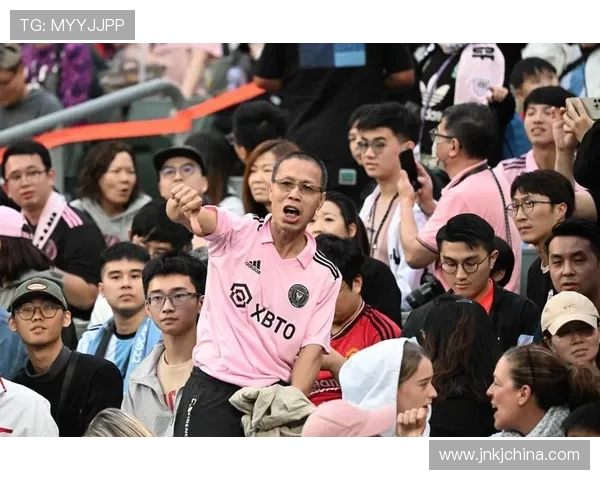 梅西加盟迈阿密国际后首度亮相 球迷热情回应引发热烈关注