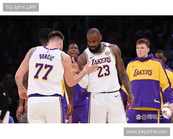 湖人队连续三场胜利，詹姆斯伤后强势回归带队重回西部前四