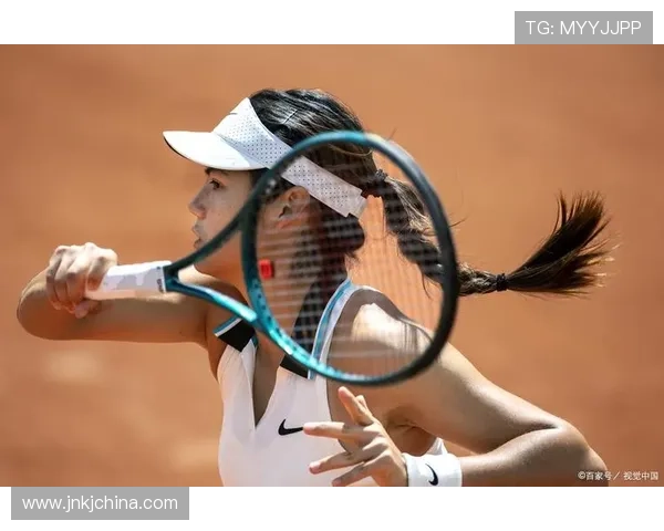 网球赛季最新动态：顶尖选手状态回升新星崛起精彩不断