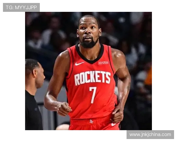 NBA最新动态：詹姆斯与杜兰特争夺历史得分王位置 季后赛争夺愈加激烈