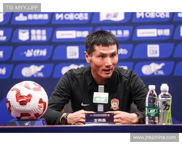 中国足球迎来新希望 国足主帅宣布全新战术布局引发热议