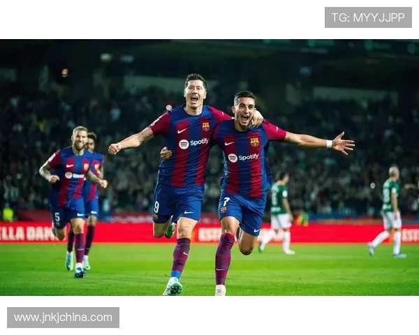 欧冠焦点战引爆足坛豪门对决新星崛起战术博弈成看点转会市场影响