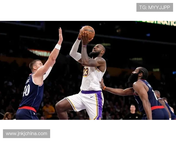 湖人击败勇士迎来五连胜 詹姆斯领衔全队表现出色再创纪录