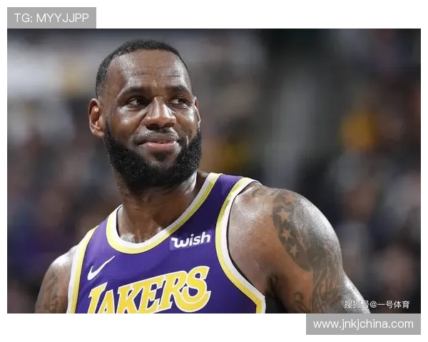 湖人逆转勇士上演惊天绝杀，詹姆斯压哨三分引爆新赛季焦点大战役