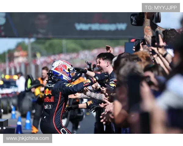 维斯塔潘领衔F1赛季风云变幻新规与争冠格局引热议车队战术升级